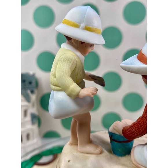 Avon "Summer Fun" figurine, Jessie Wilcox Smith Collection, handpainted, mint - Picture 13 of 13